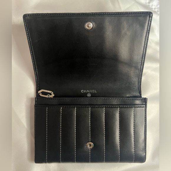 2005 Chanel Quilted Lambskin Bifold Wallet - Picture 3 of 9